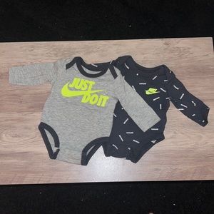 2 Nike long sleeve baby onesies, never worn, size newborn